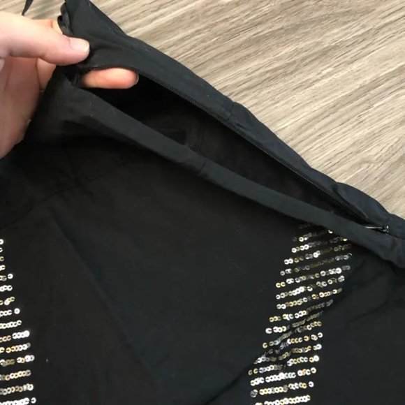 Elegant Black and Gold Women's Dress - Picture 5 of 9